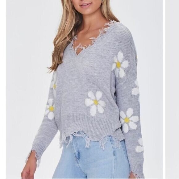 Polly & Etser Sweaters - Polly & Esther Gray Distressed Daisy Sweater Size S